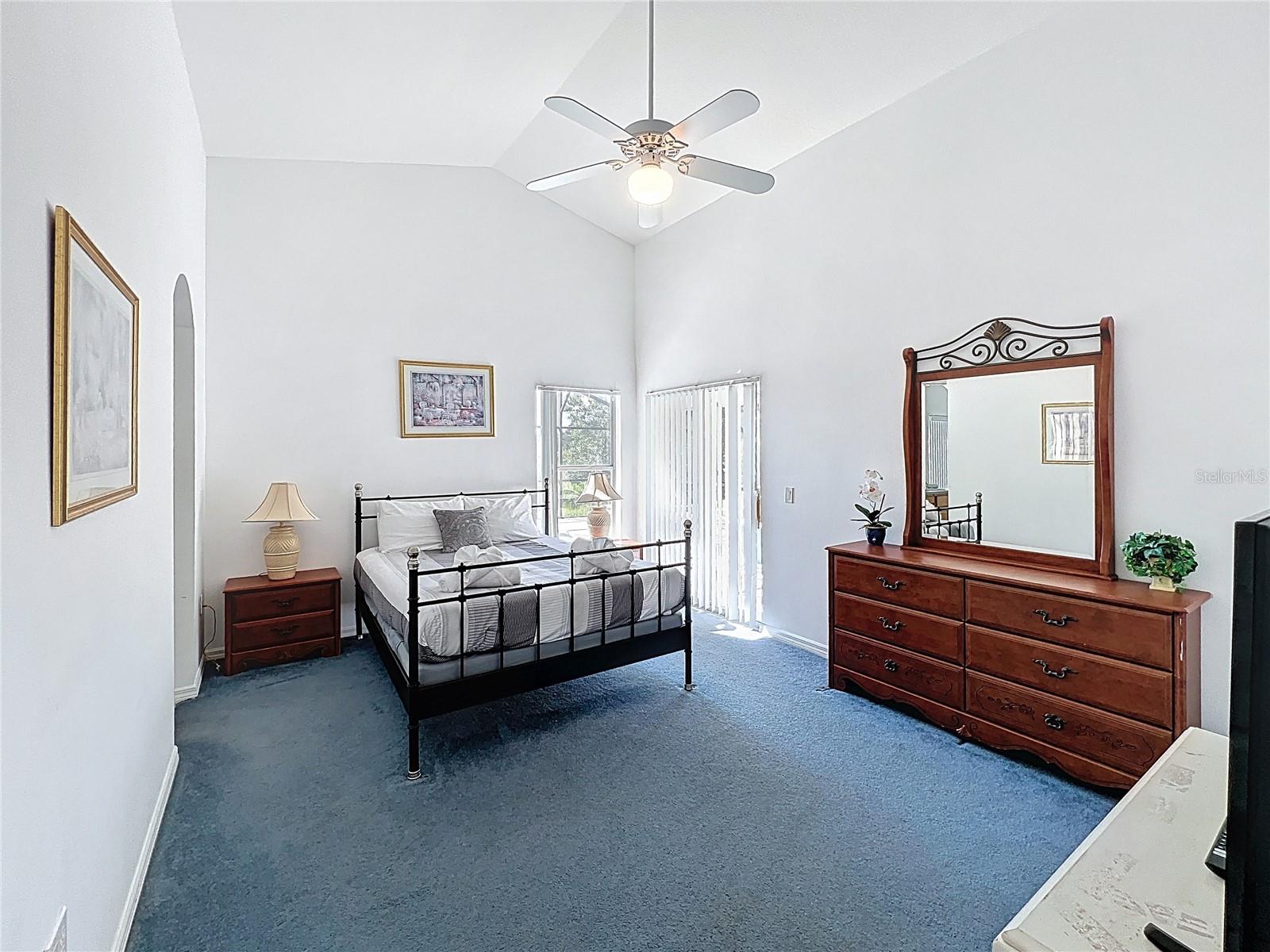 Image 16 of 39 For 544 Balmoral Drive
