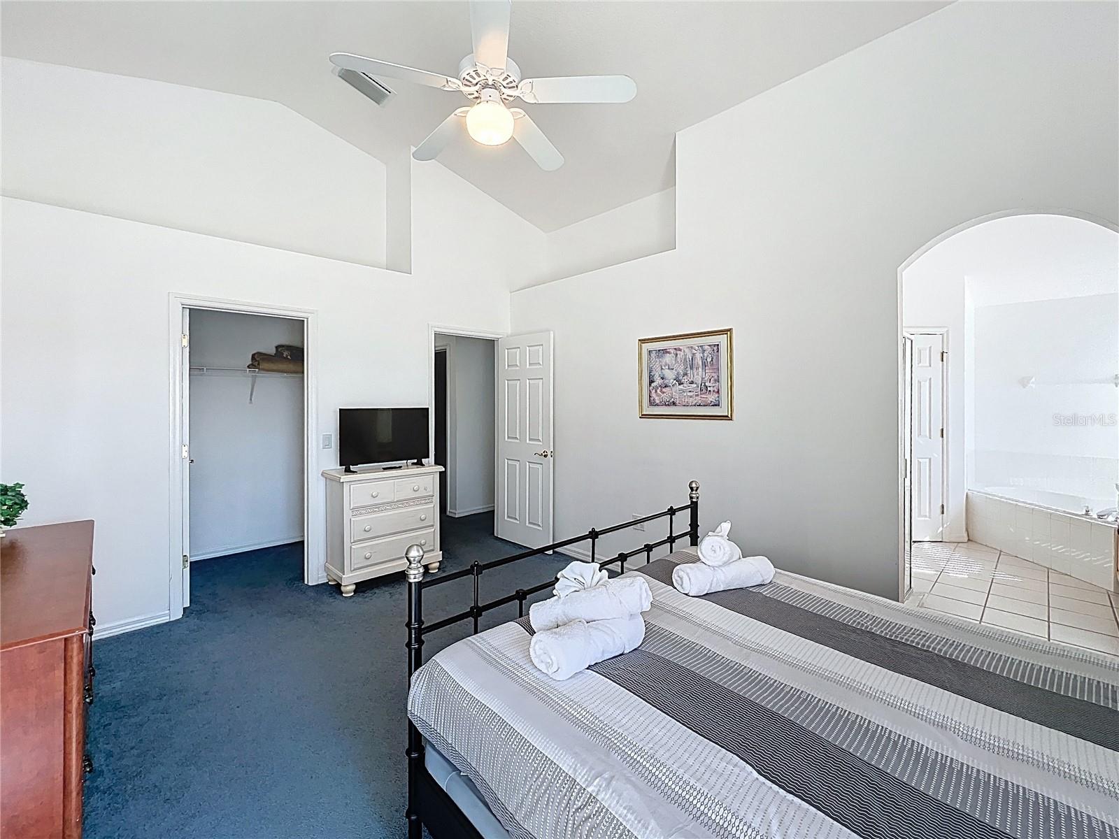 Image 18 of 39 For 544 Balmoral Drive