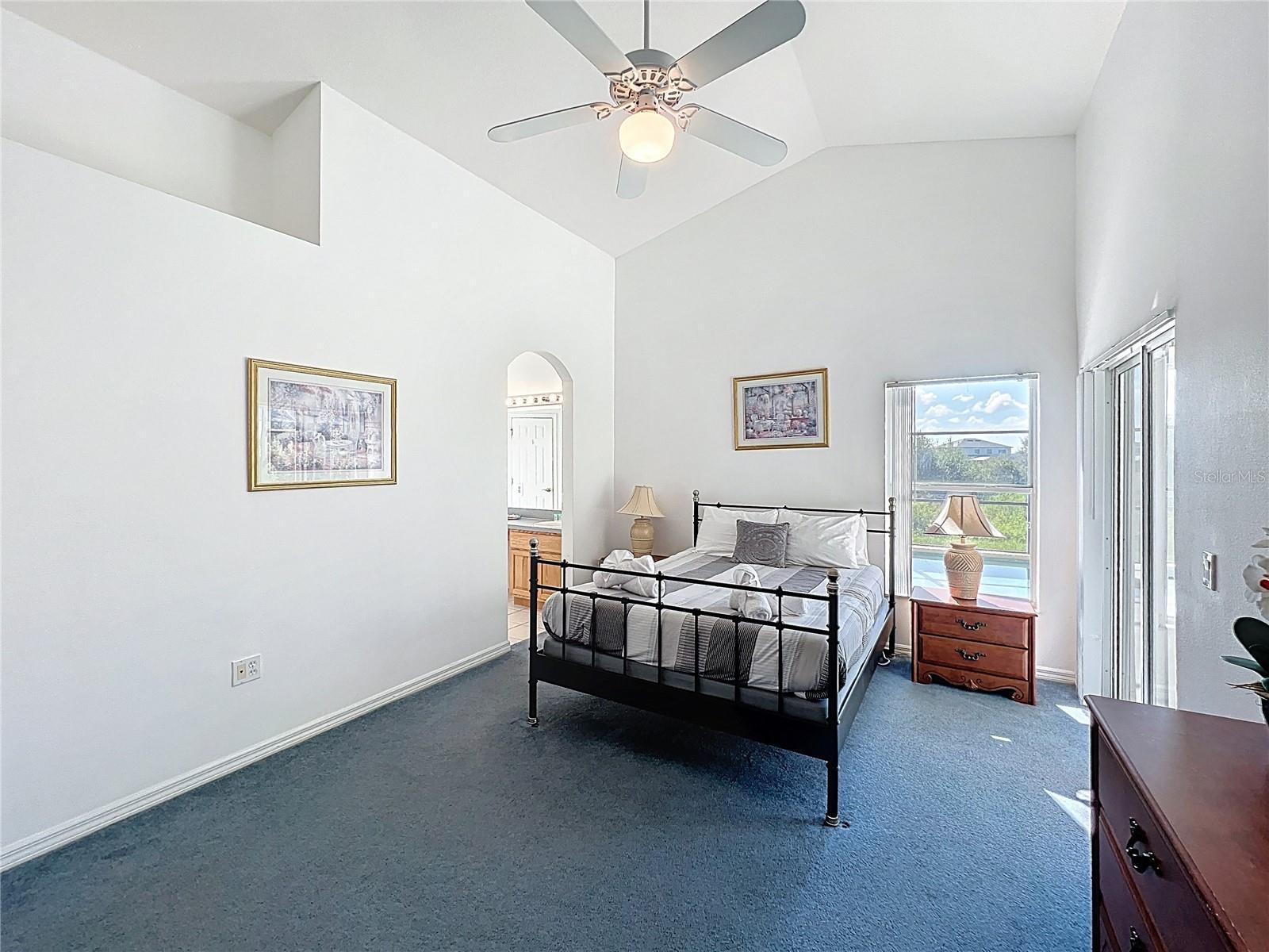 Image 19 of 39 For 544 Balmoral Drive