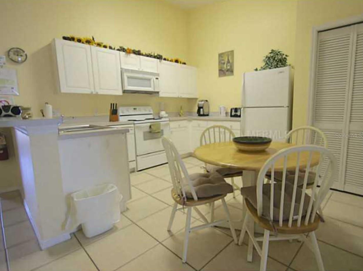 Image 4 of 12 For 8848 Grand Palms Circle B