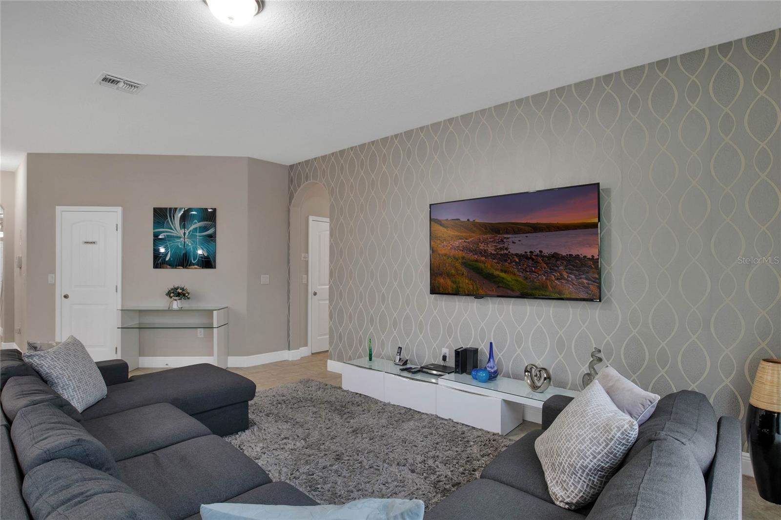 Image 6 of 32 For 4103 Oaktree Drive