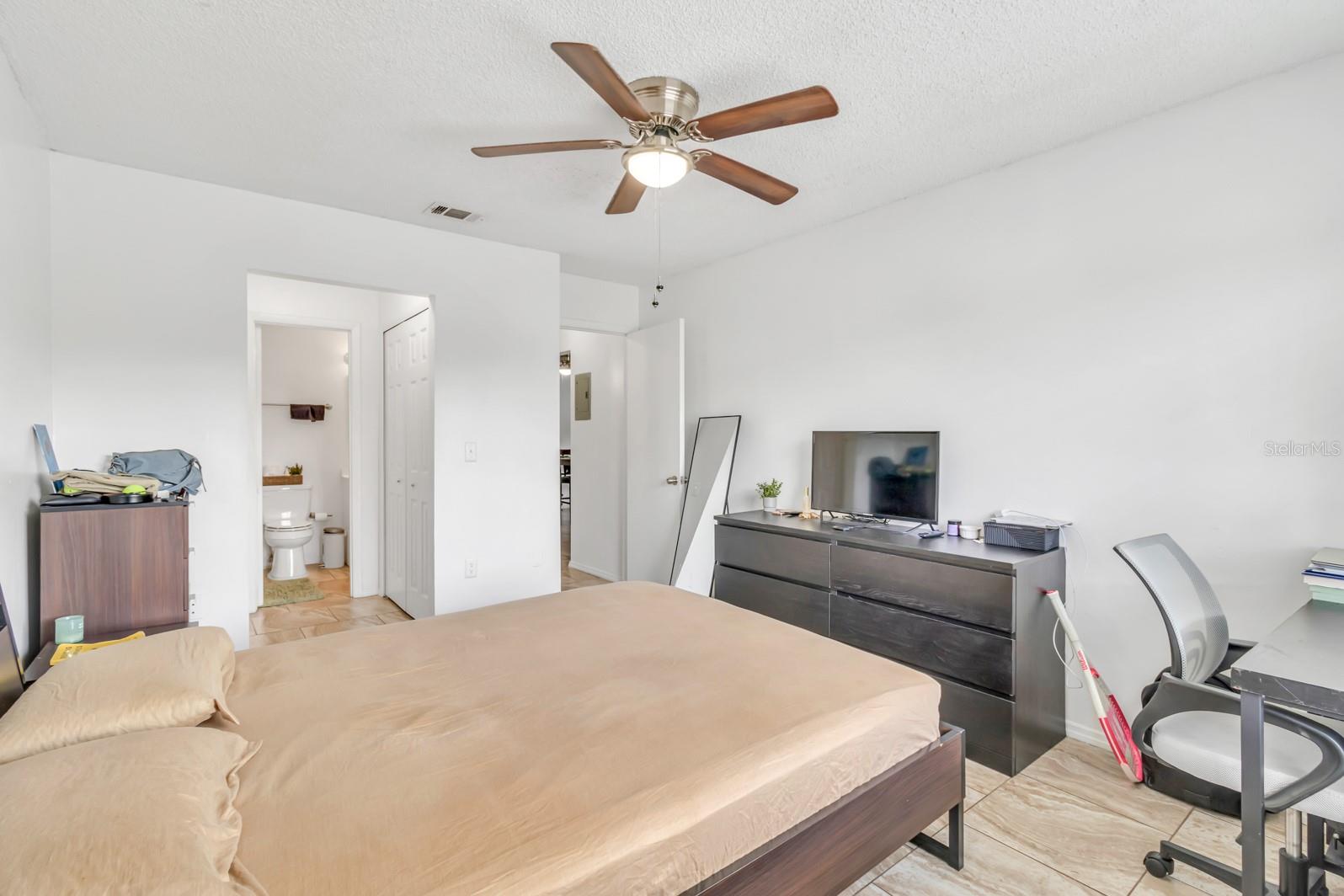 Image 15 of 21 For 6108 Curry Ford Road 216