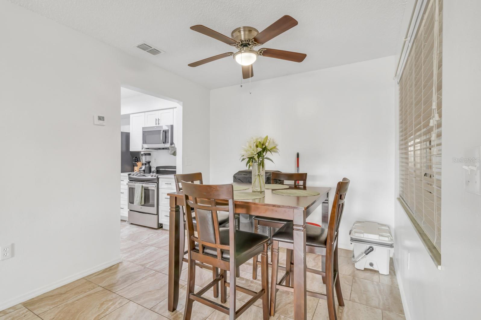Image 17 of 21 For 6108 Curry Ford Road 216