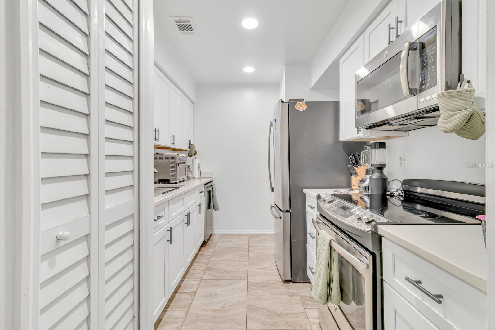 Image 7 of 21 For 6108 Curry Ford Road 216