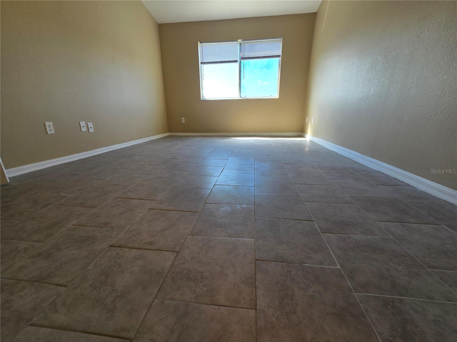 Image 15 of 31 For 433 Orchid Drive