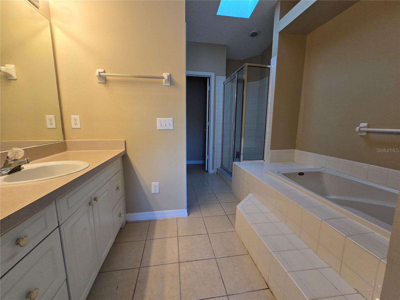 Image 16 of 31 For 433 Orchid Drive