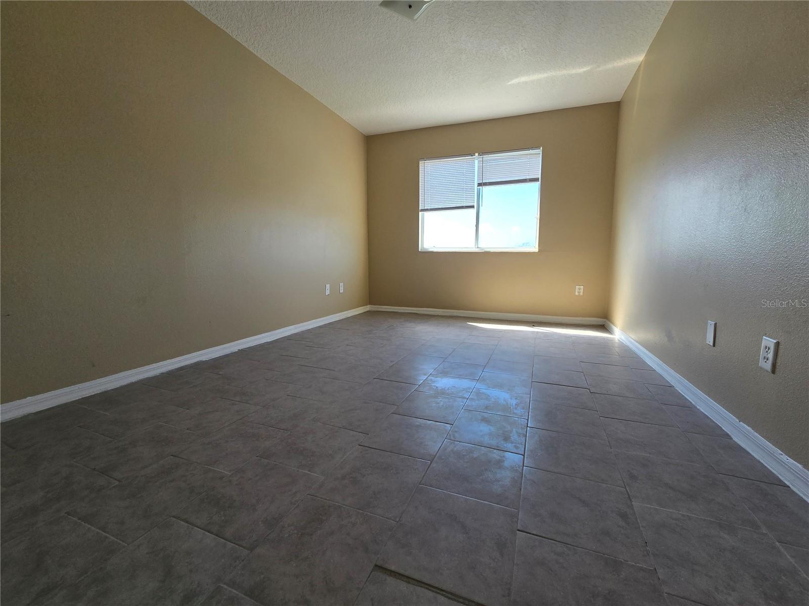 Image 20 of 31 For 433 Orchid Drive