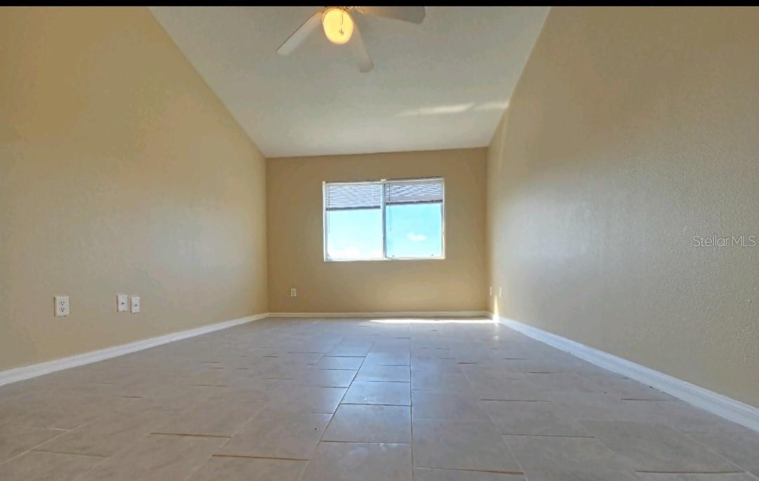 Image 21 of 31 For 433 Orchid Drive
