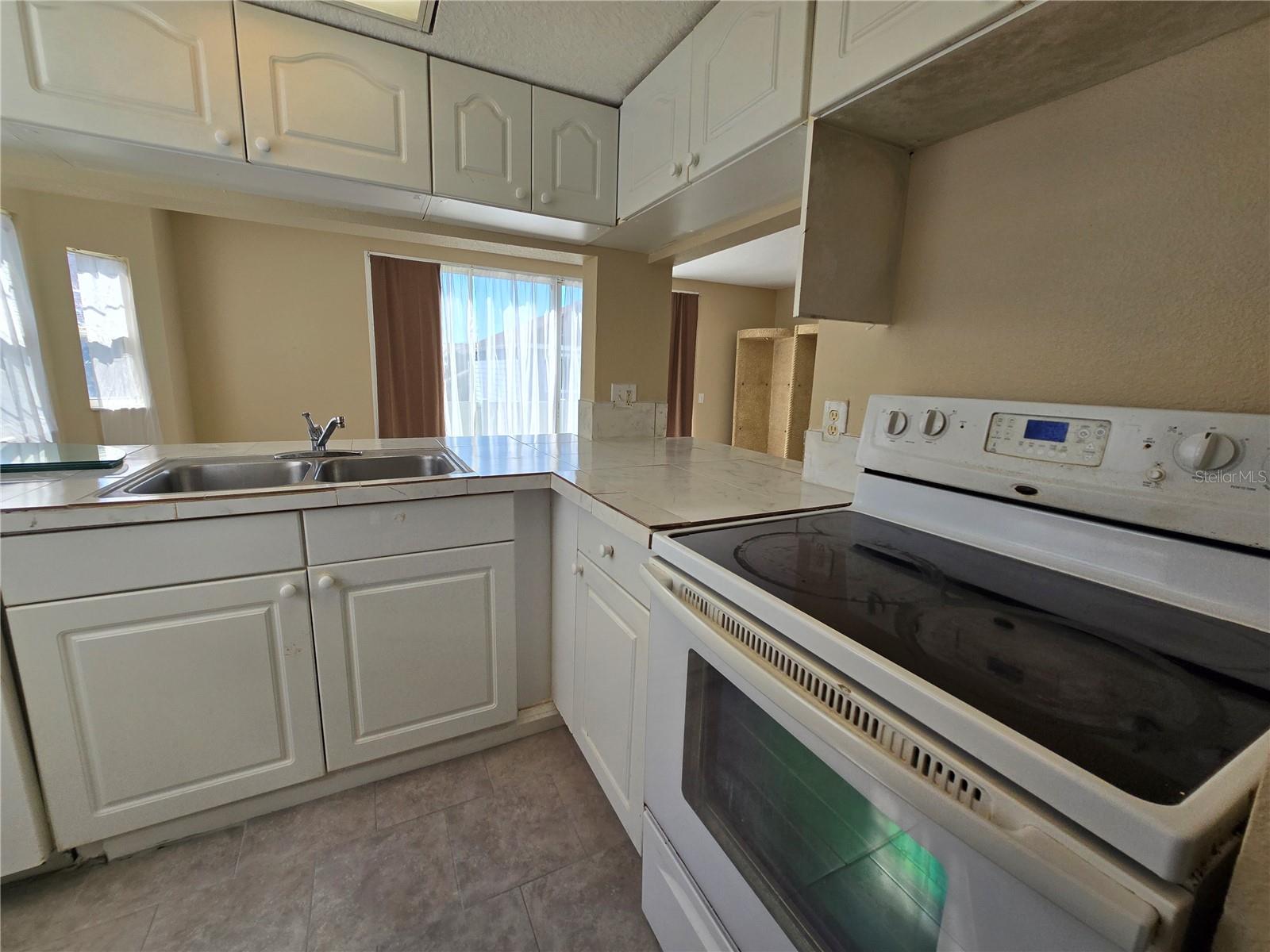 Image 4 of 31 For 433 Orchid Drive