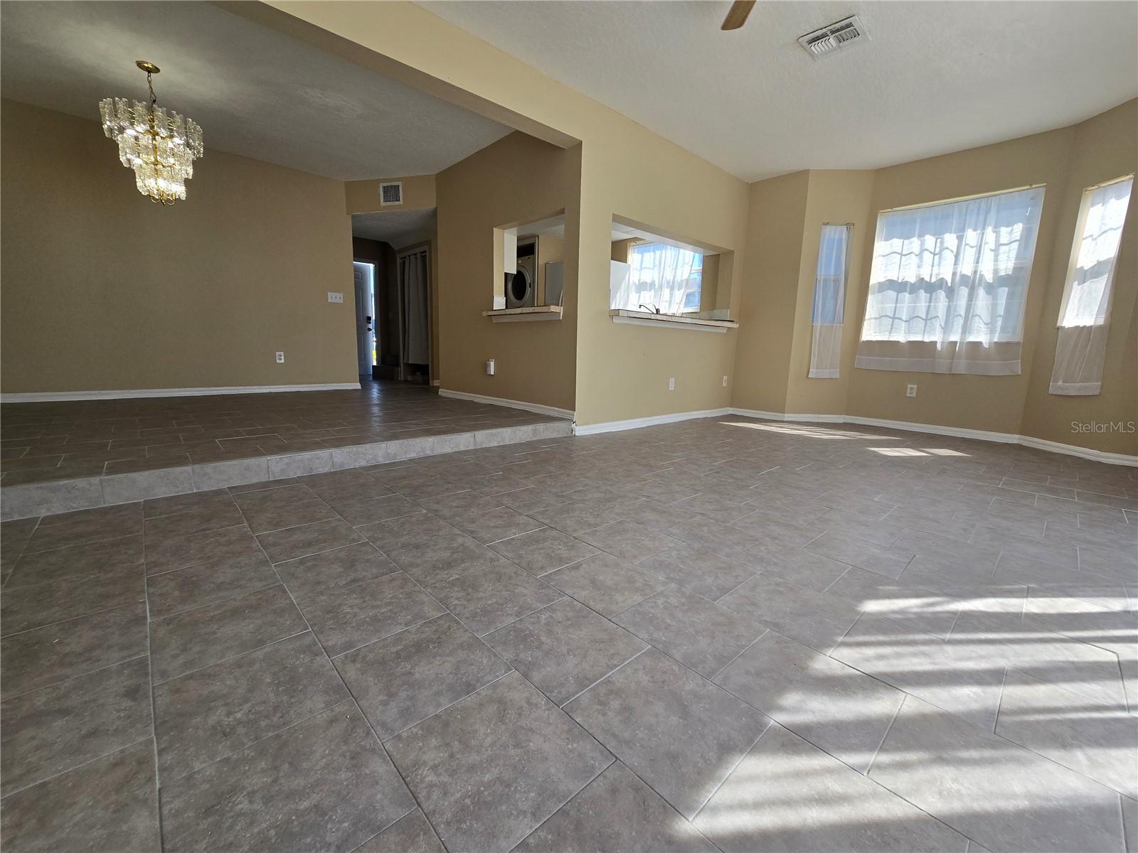 Image 5 of 31 For 433 Orchid Drive