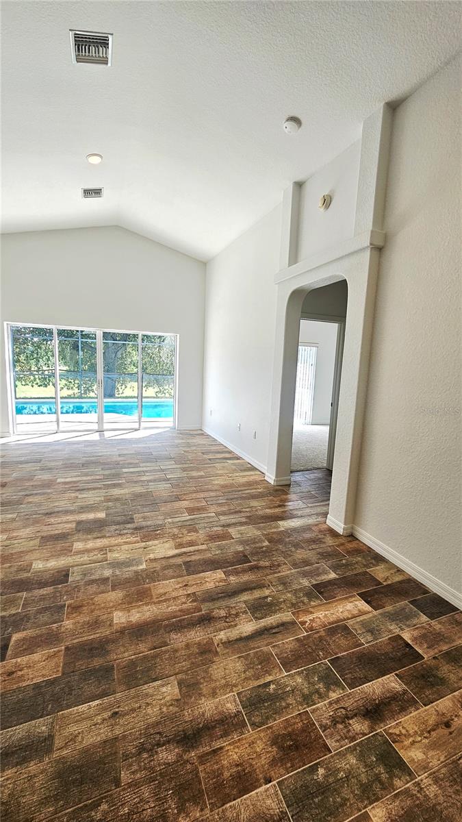 Image 2 of 17 For 503 Vizcay Way