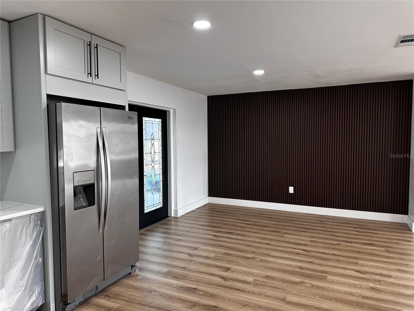 Image 13 of 46 For 933 Windsor Street