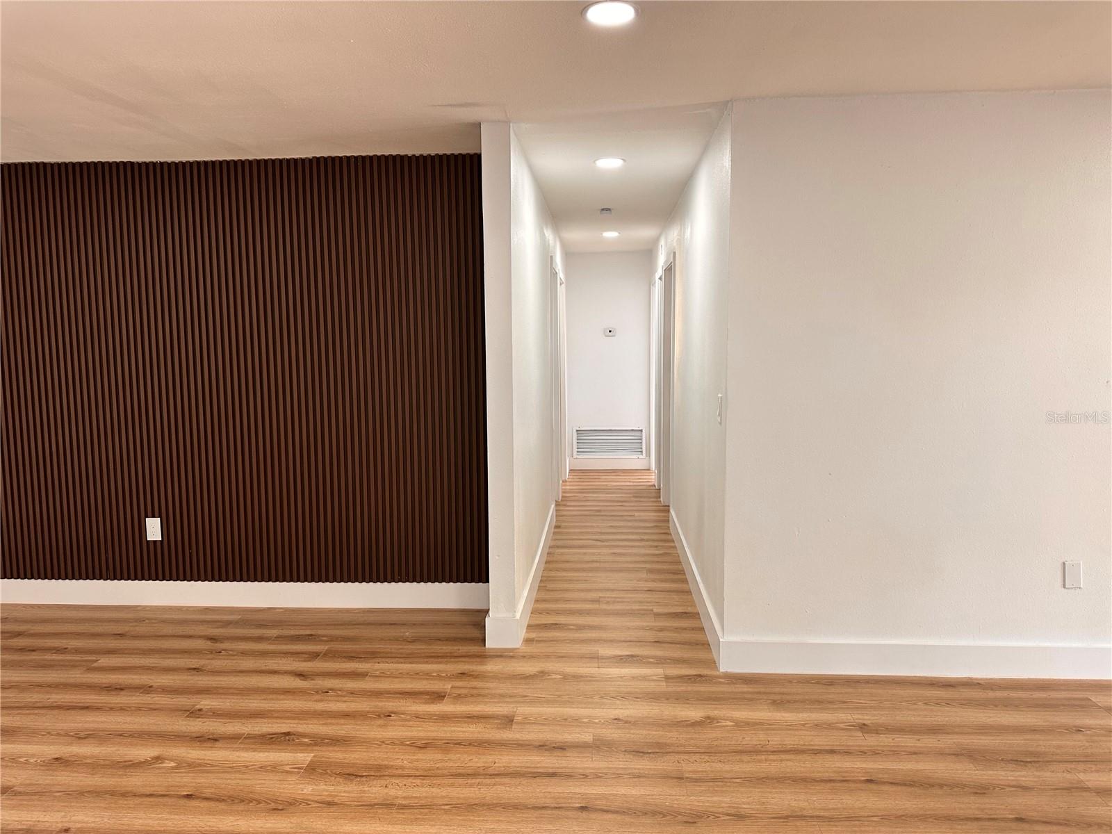 Image 16 of 46 For 933 Windsor Street