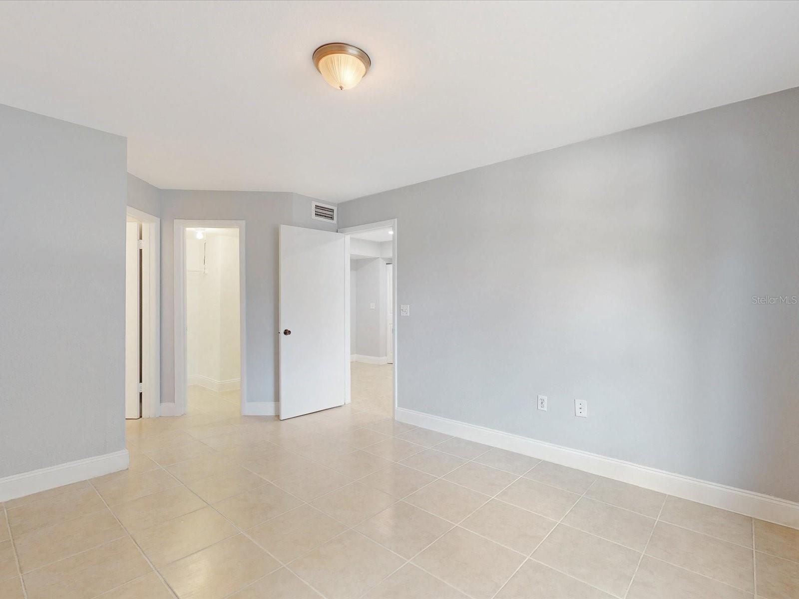 Image 21 of 28 For 3032 Parkway Boulevard 108