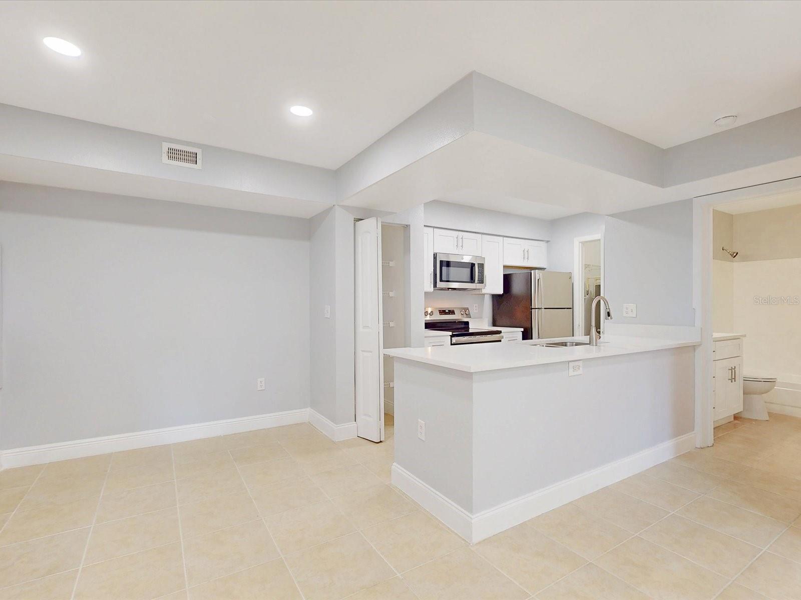 Image 7 of 28 For 3032 Parkway Boulevard 108