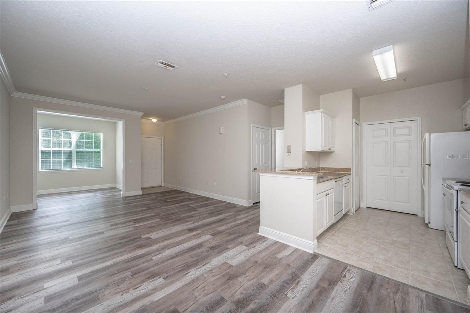 Image 3 of 19 For 316 Southern Pecan Circle 107
