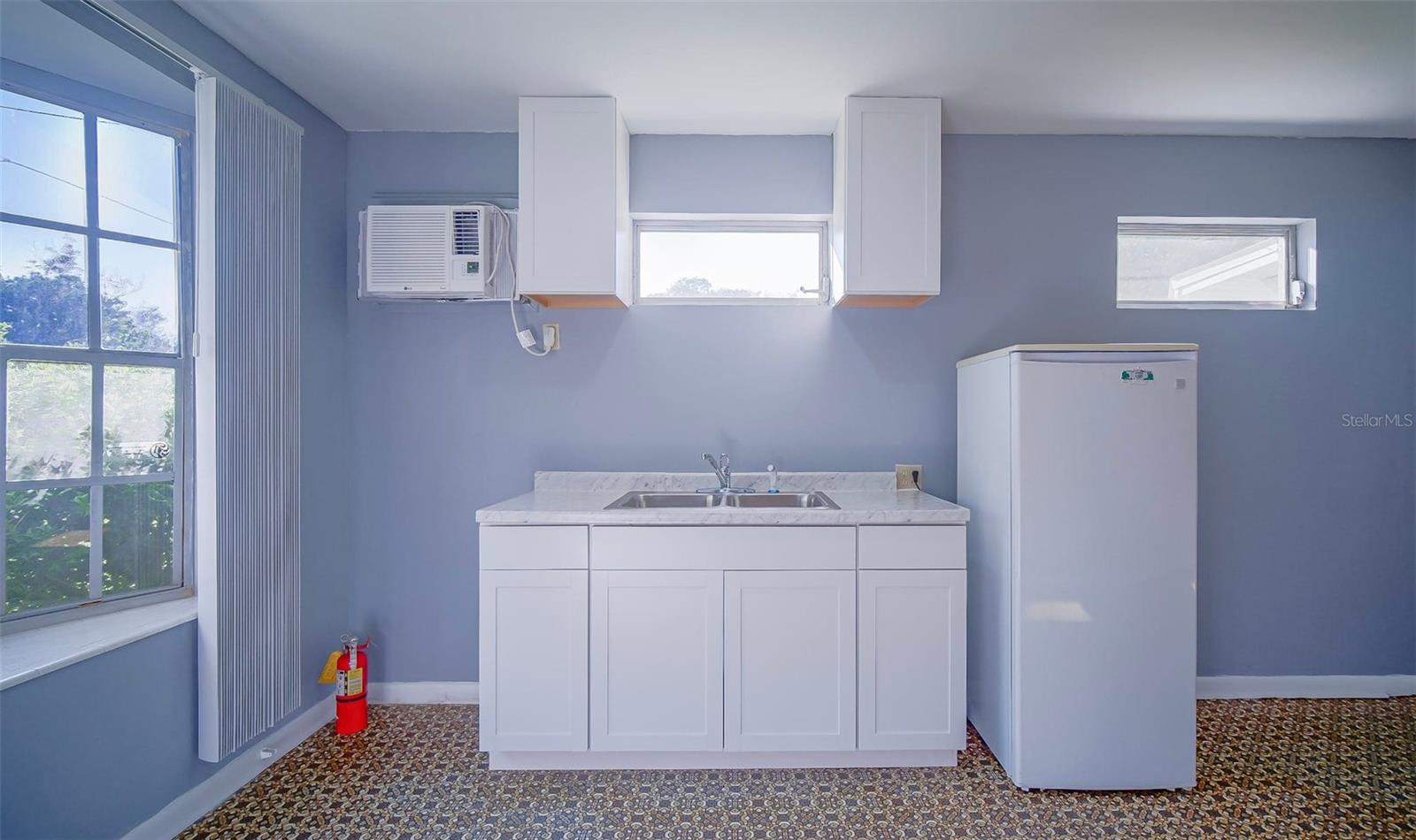 Listing photo id 5 for 1501 57th Street