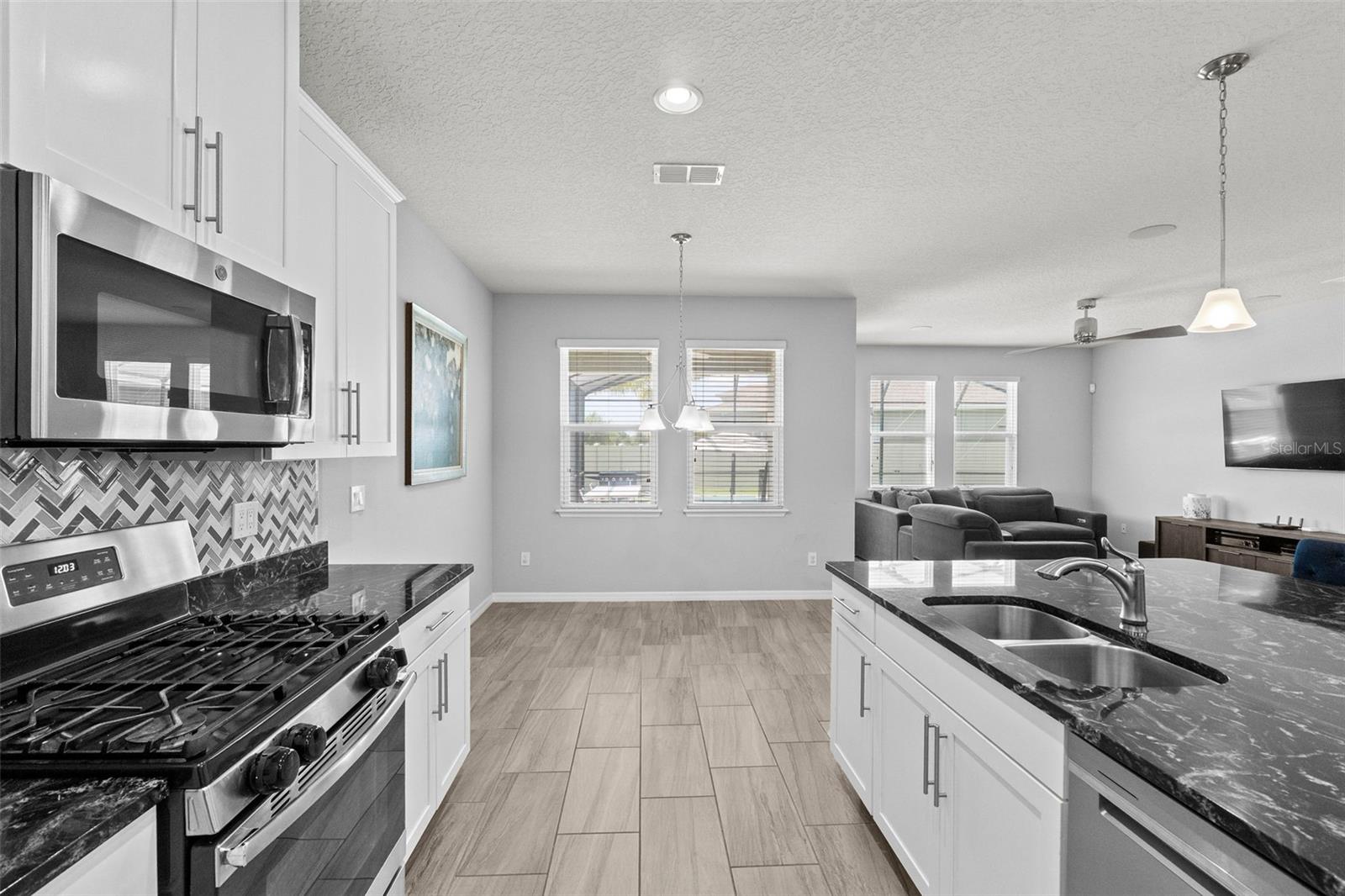 Image 8 of 60 For 625 Misty Maple St Street