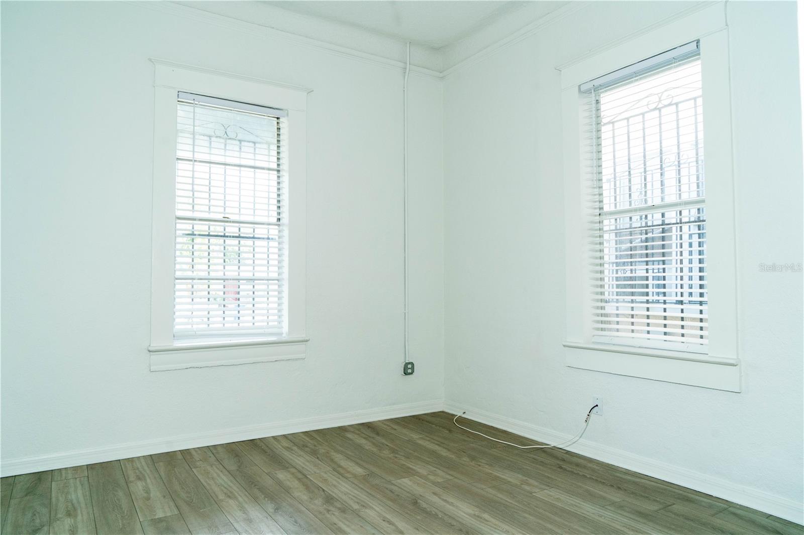 Image 5 of 28 For 2906 Chestnut Street 2