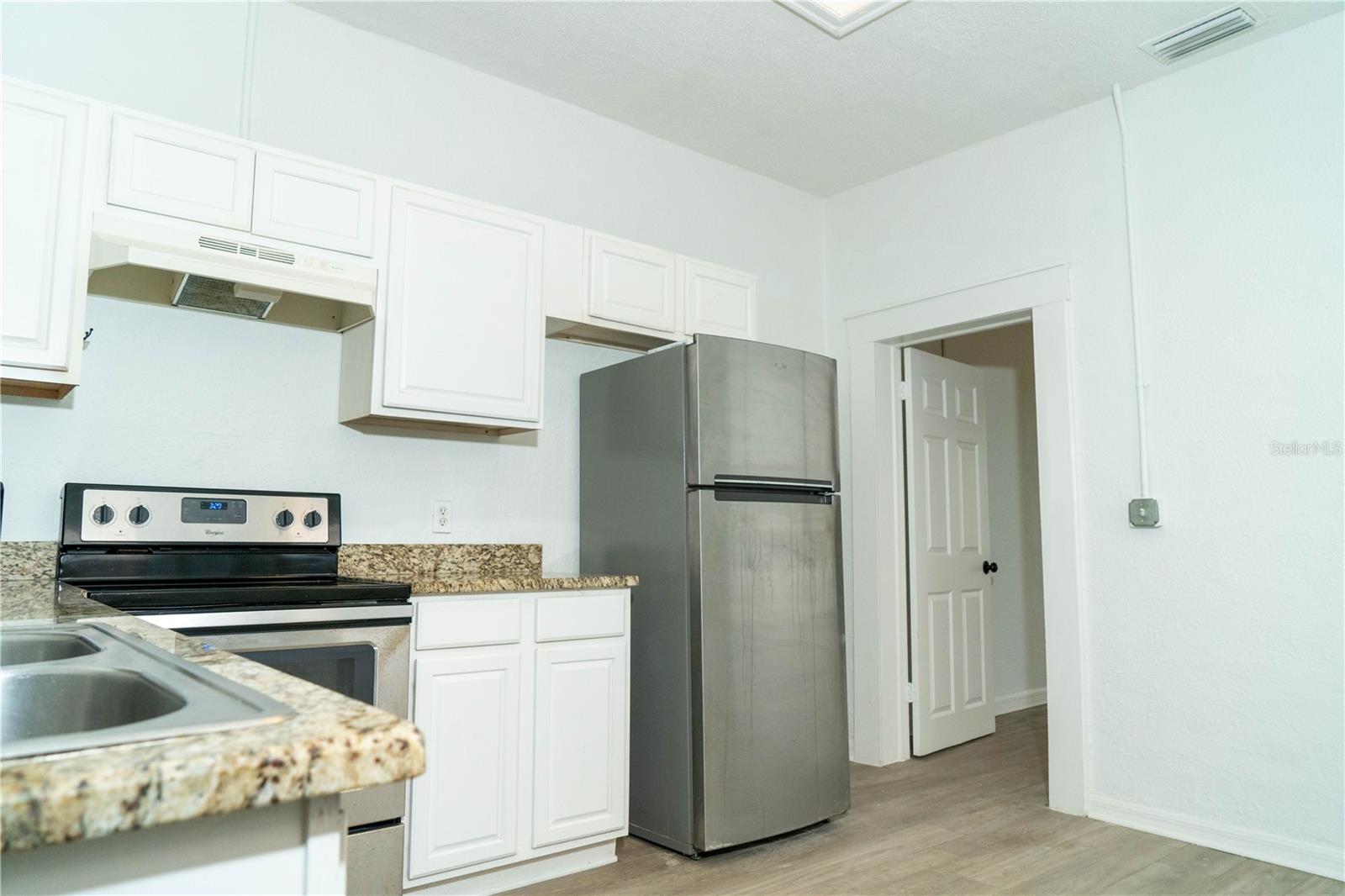 Image 9 of 28 For 2906 Chestnut Street 2