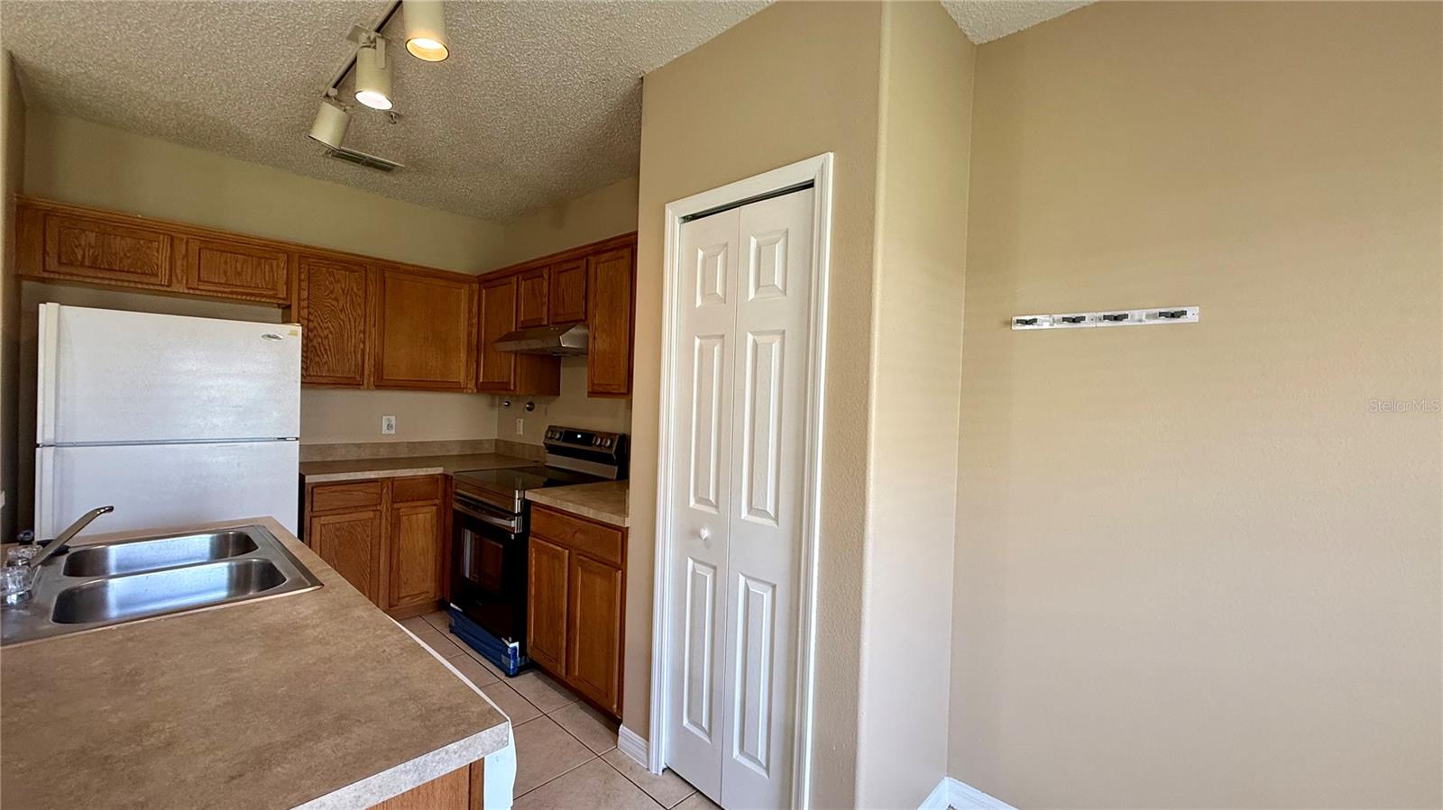 Image 3 of 12 For 2101 Jeremiah Way