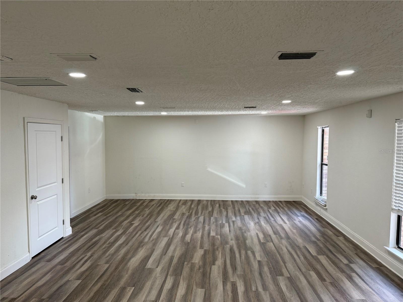 Image 3 of 6 For 415 Montgomery Road 131