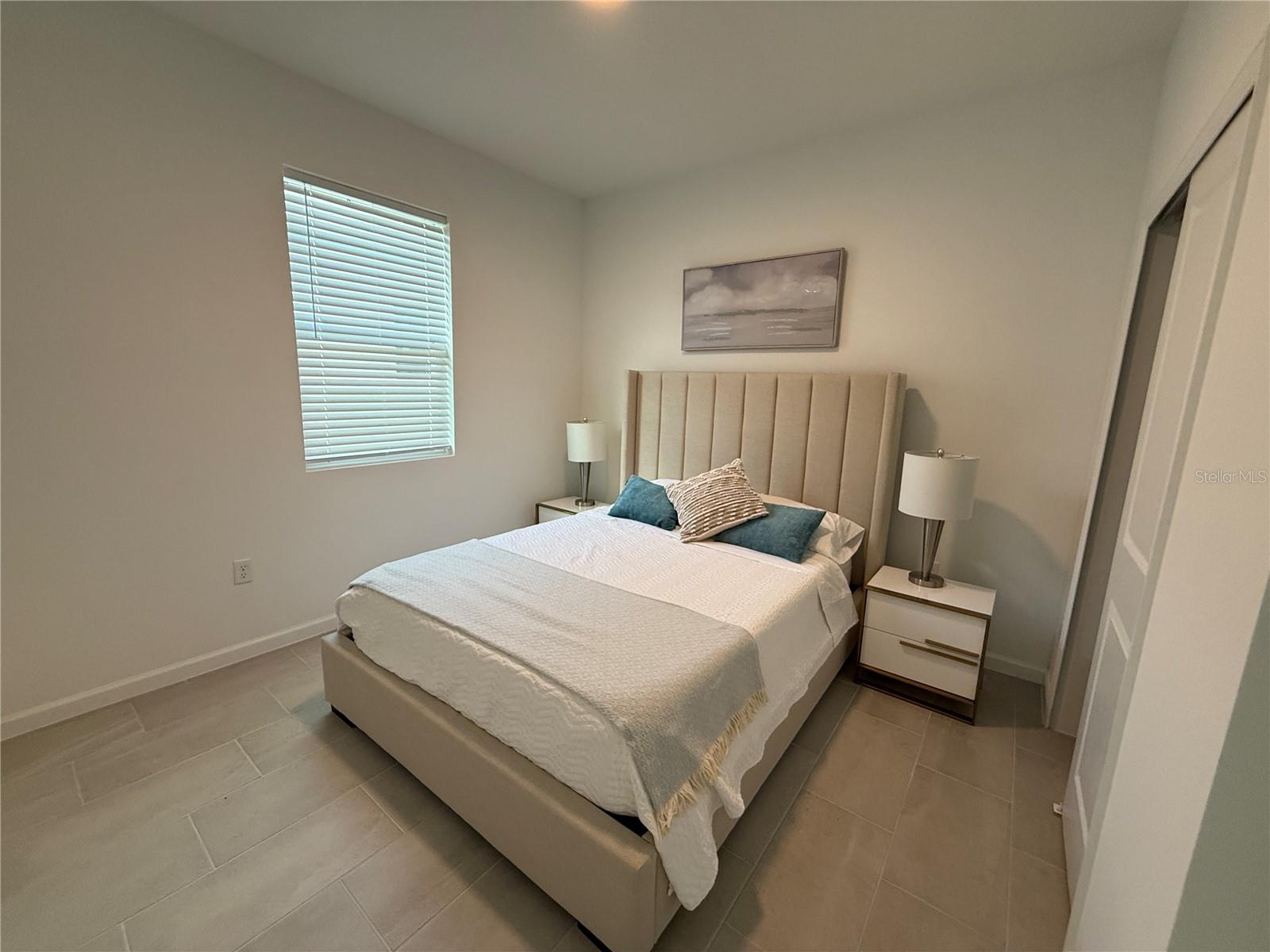 Image 15 of 19 For 1165 Lakeshore Breeze Place