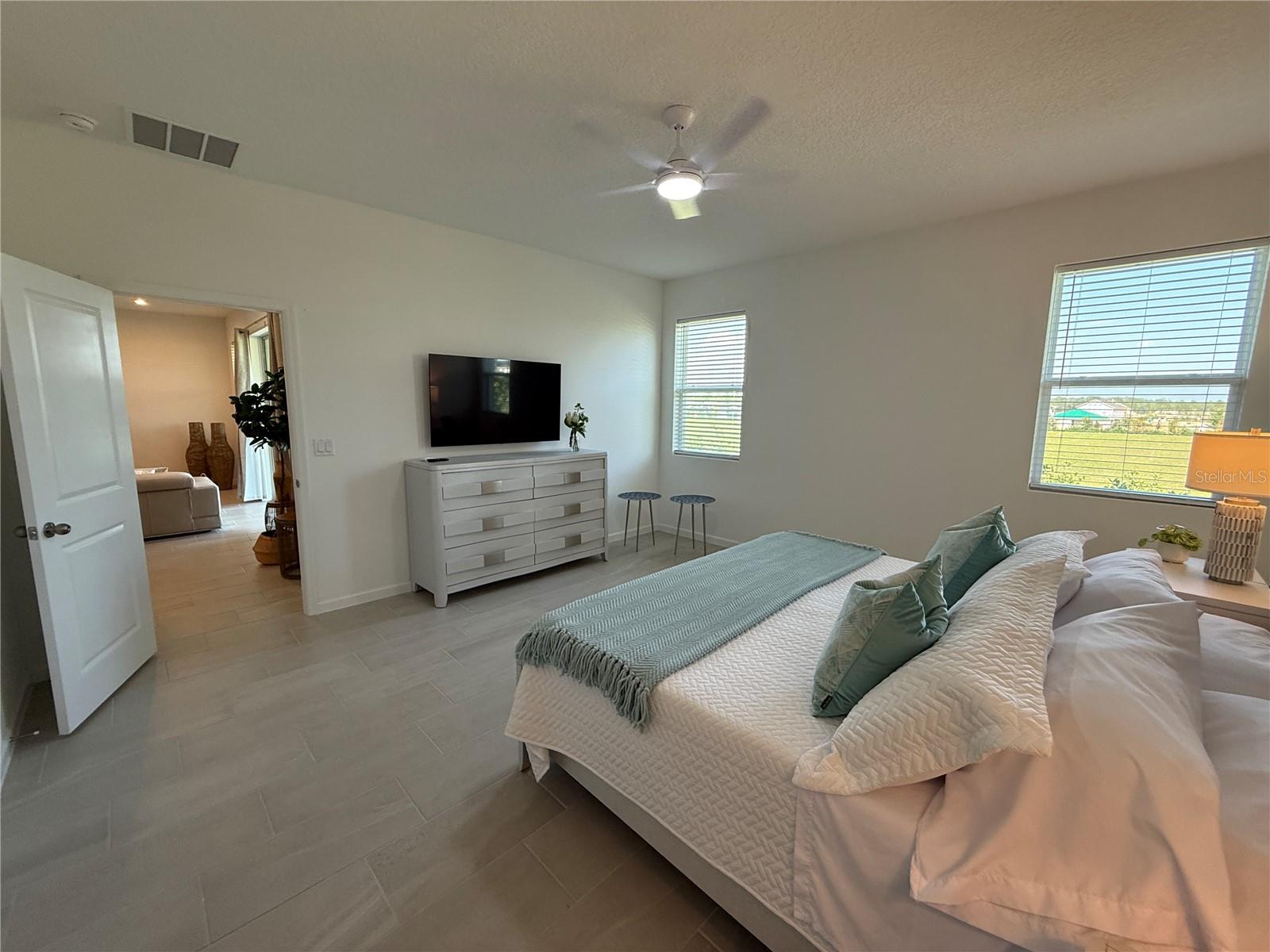 Image 5 of 19 For 1165 Lakeshore Breeze Place