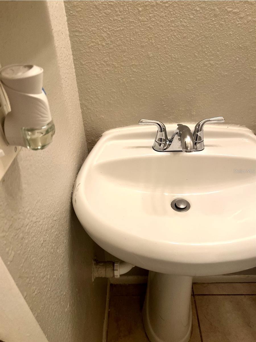 Image 15 of 16 For 4217 Semoran Boulevard 4