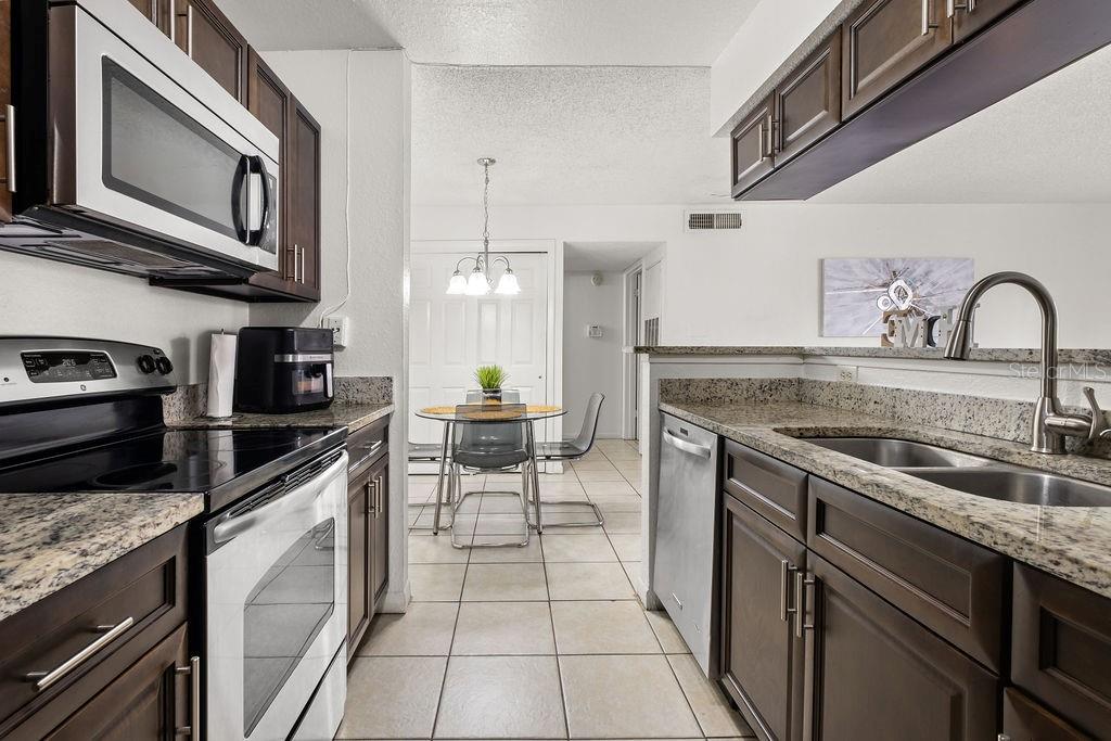 Image 10 of 33 For 4401 Thornbriar Lane R-102