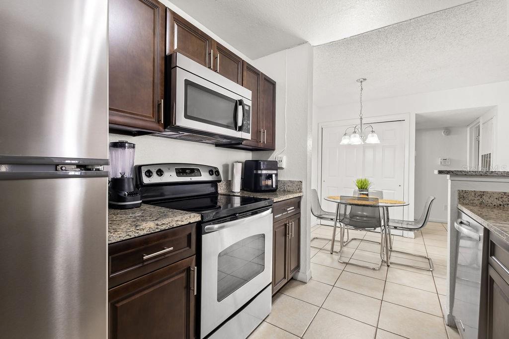 Image 11 of 33 For 4401 Thornbriar Lane R-102