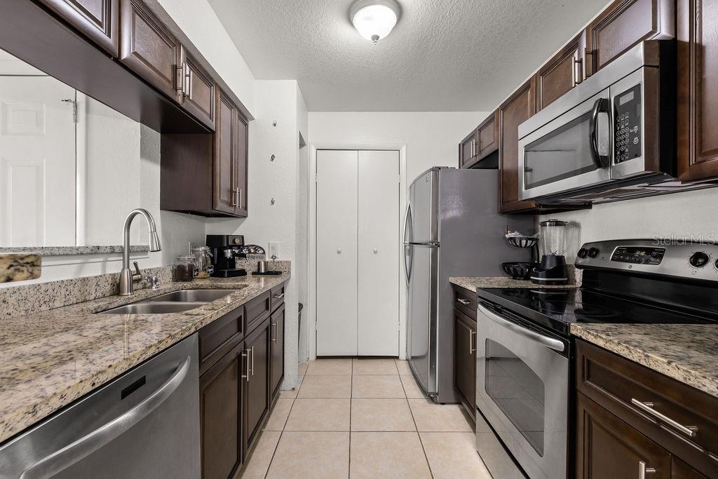 Image 12 of 33 For 4401 Thornbriar Lane R-102