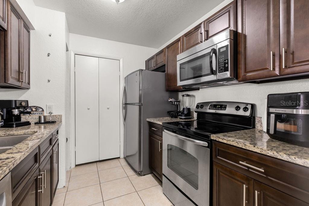 Image 13 of 33 For 4401 Thornbriar Lane R-102