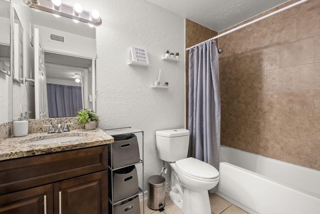 Image 15 of 33 For 4401 Thornbriar Lane R-102