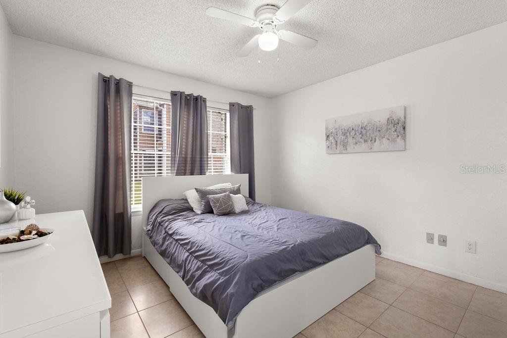 Image 17 of 33 For 4401 Thornbriar Lane R-102
