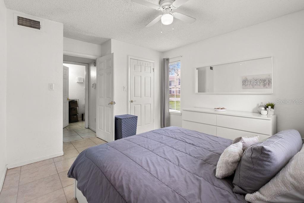 Image 18 of 33 For 4401 Thornbriar Lane R-102