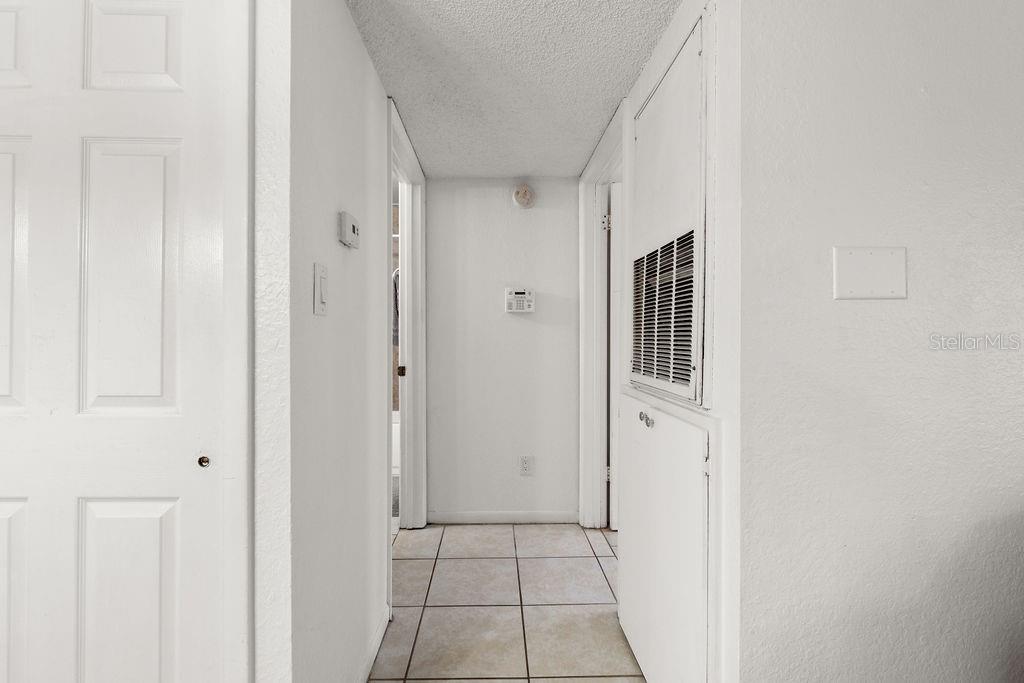 Image 19 of 33 For 4401 Thornbriar Lane R-102