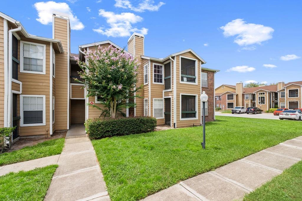 Image 3 of 33 For 4401 Thornbriar Lane R-102