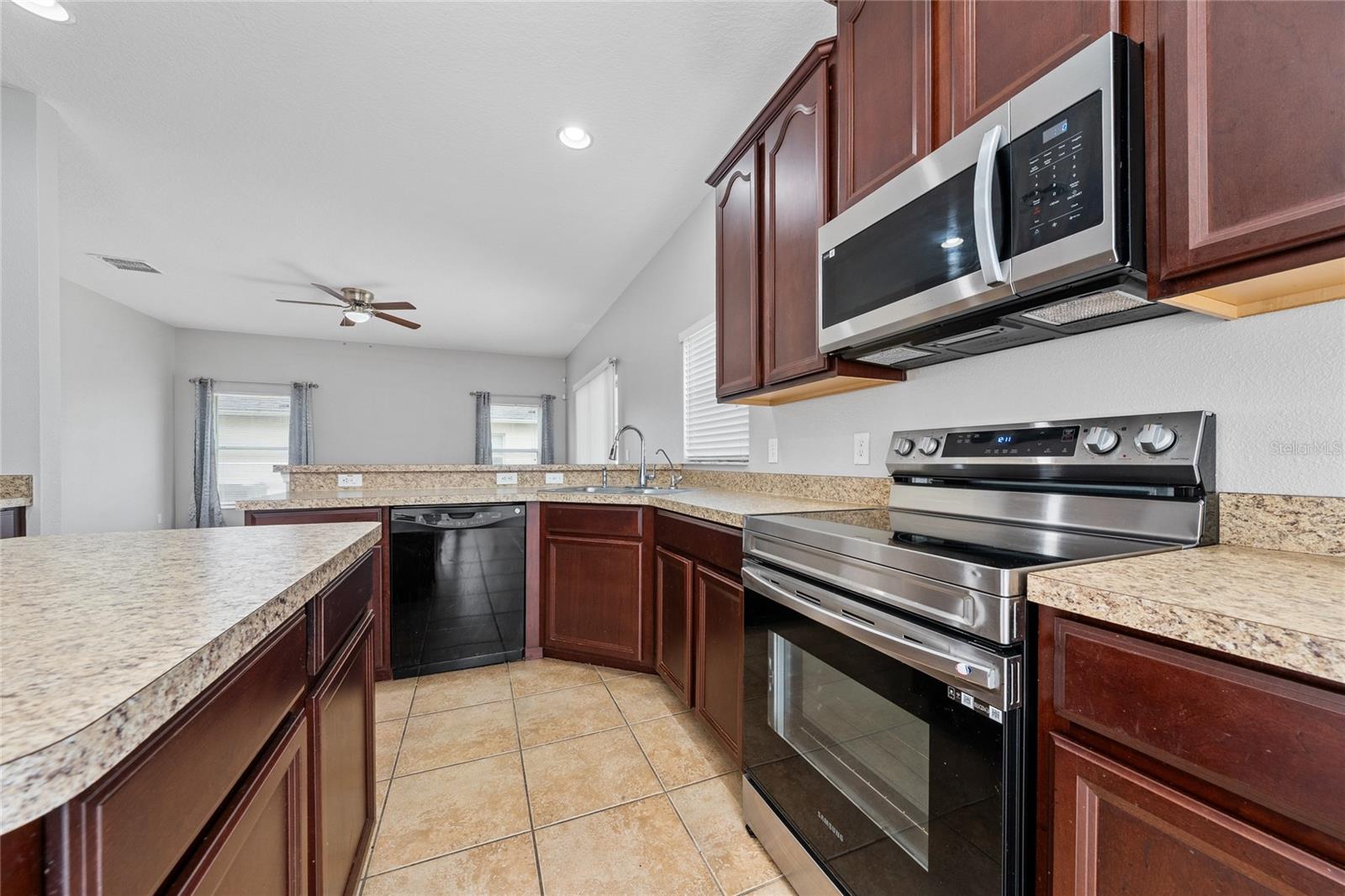 Image 9 of 30 For 1755 Plantation Oak Drive