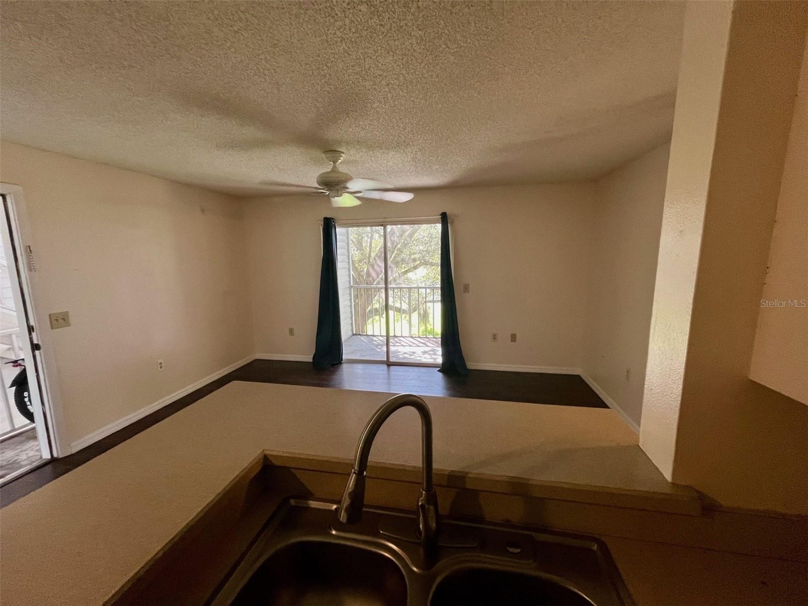 Image 5 of 9 For 1226 Bermuda Lakes Lane 207