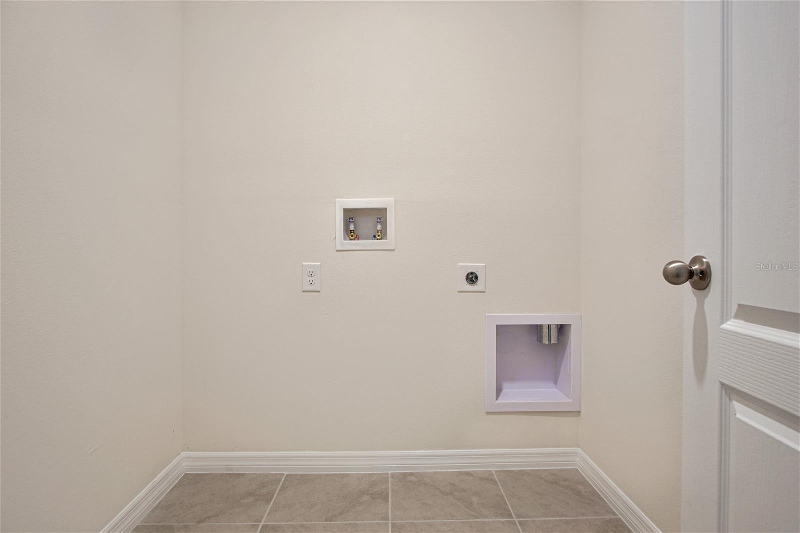 Image 23 of 28 For 555 Tanaro Lane