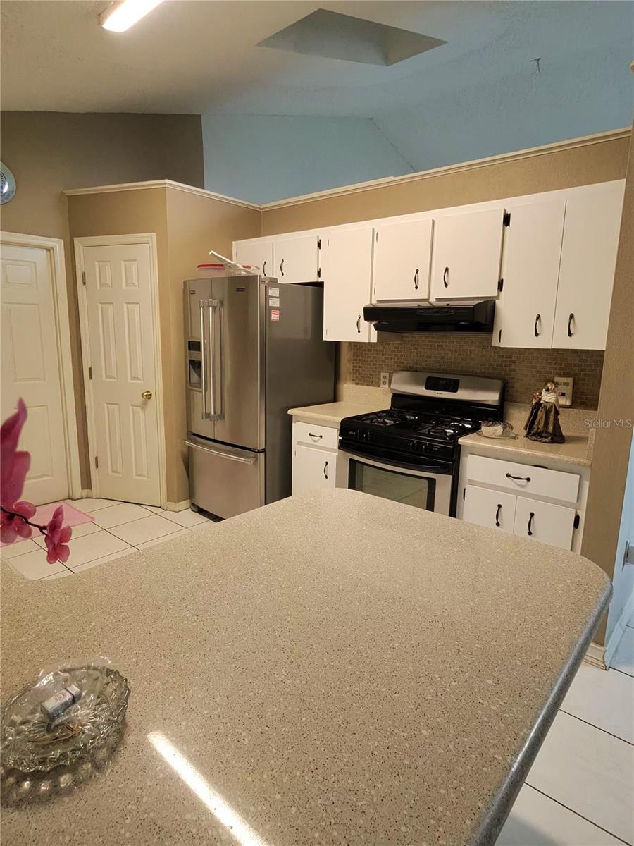 Image 10 of 19 For 470 Daisy Way