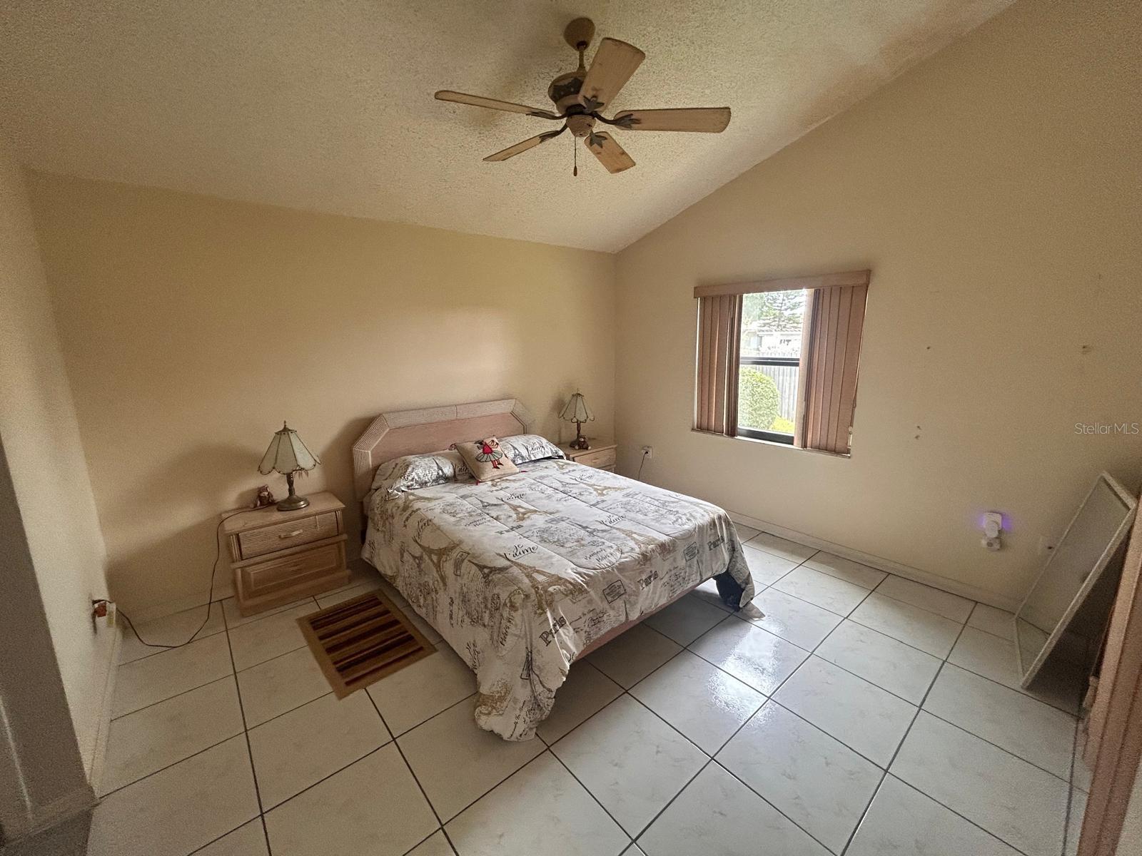 Image 14 of 19 For 470 Daisy Way