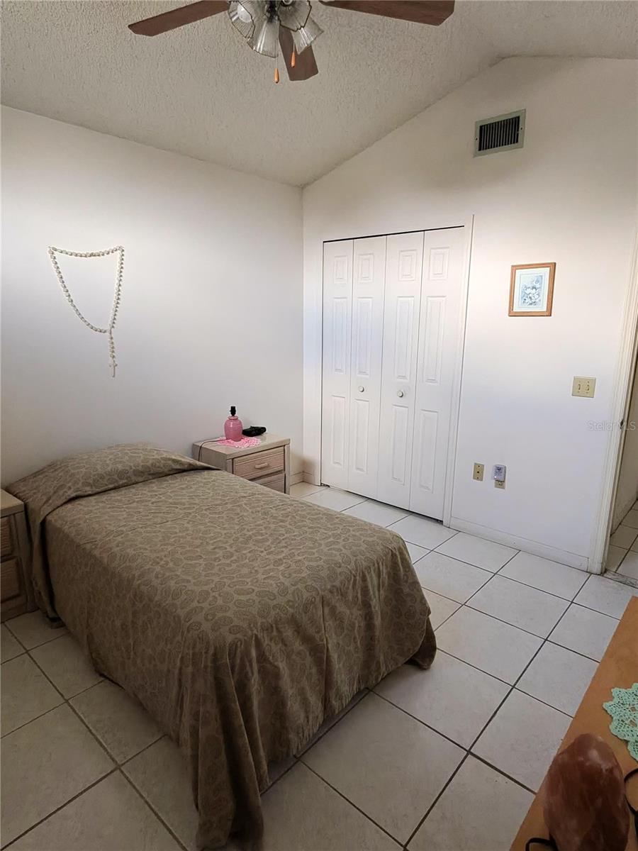 Image 16 of 19 For 470 Daisy Way