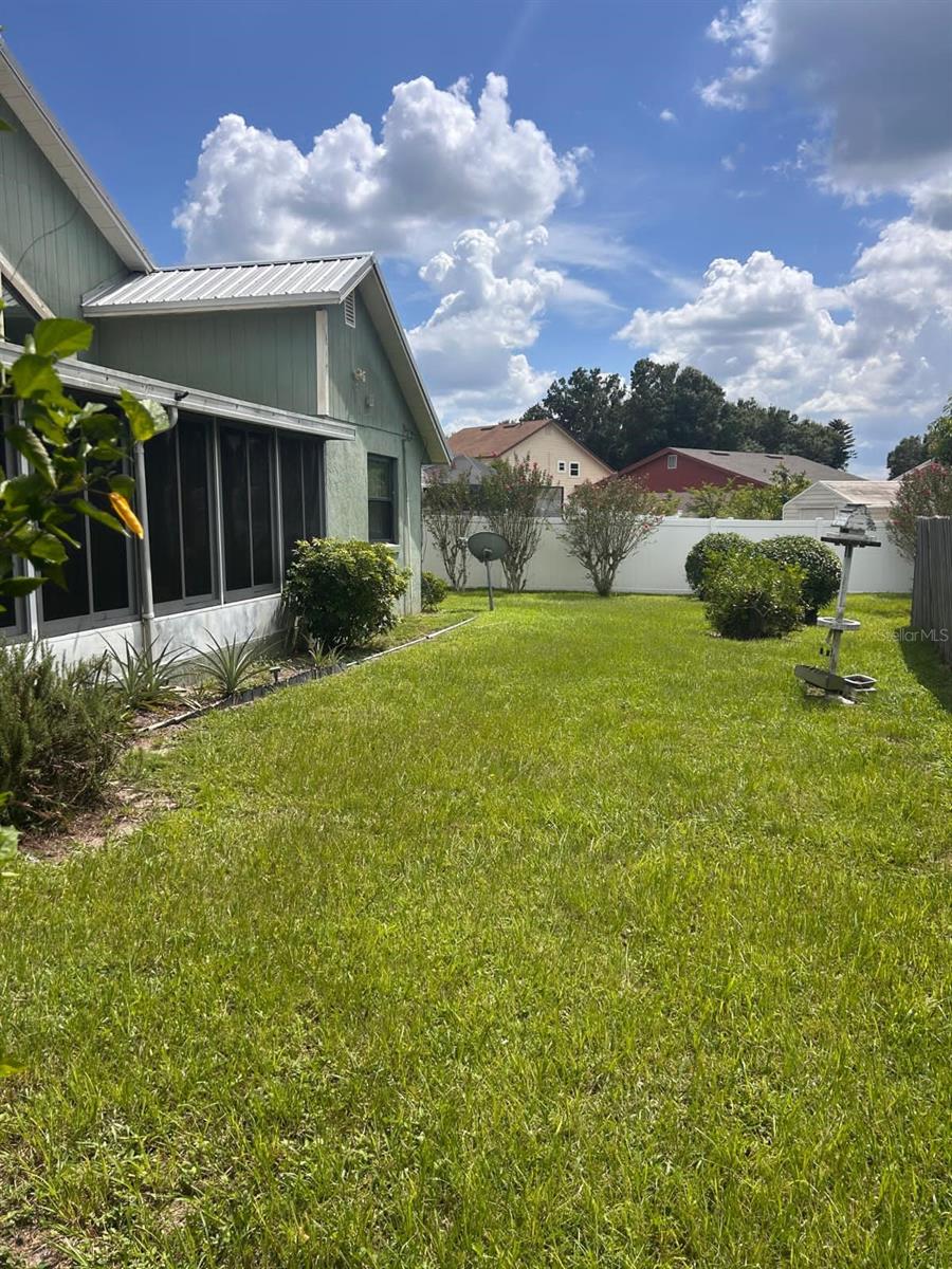Image 5 of 19 For 470 Daisy Way