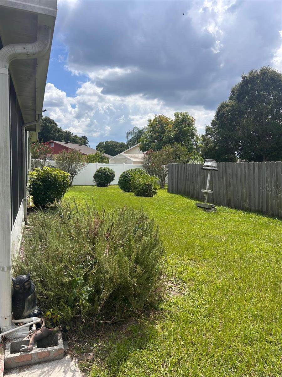 Image 6 of 19 For 470 Daisy Way