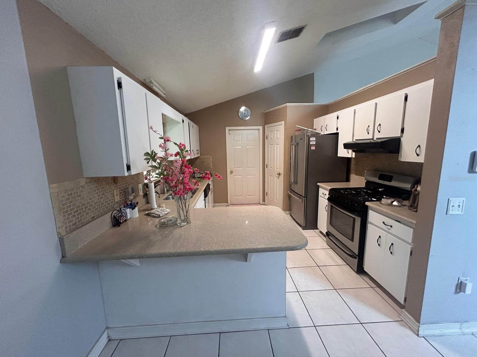 Image 9 of 19 For 470 Daisy Way