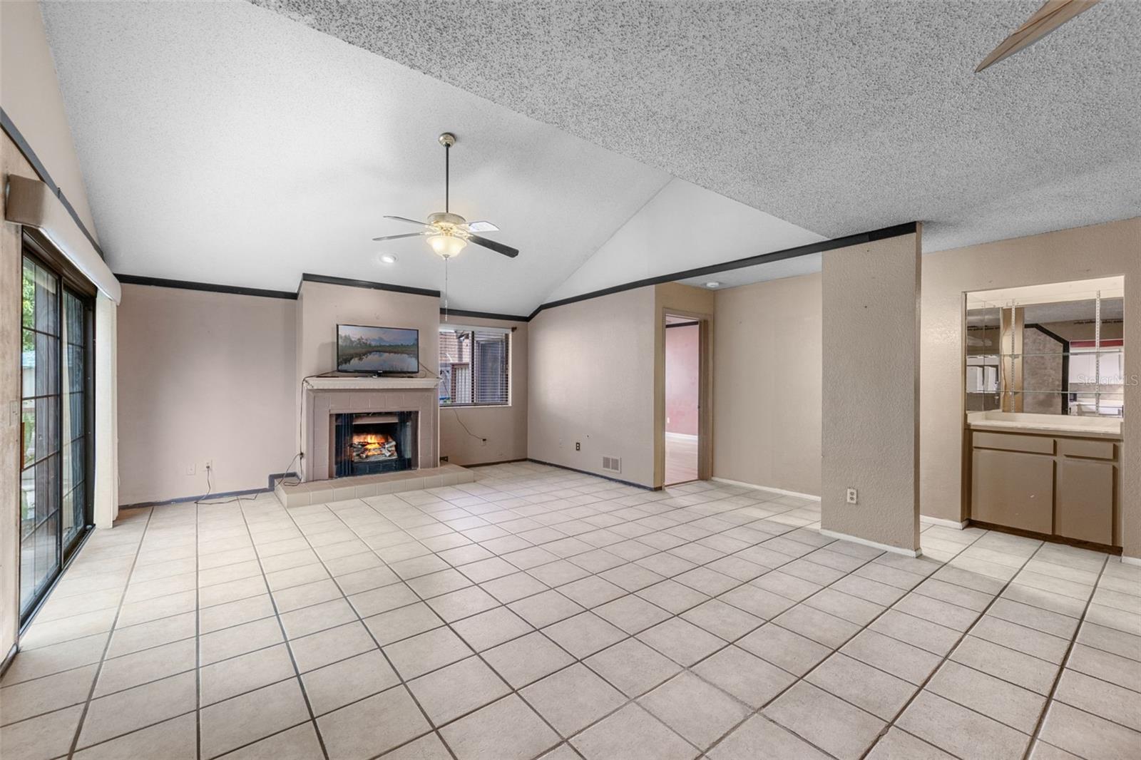Image 4 of 20 For 1221 Park Green Place