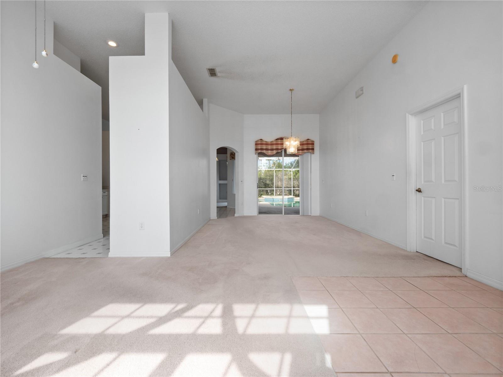 Image 14 of 39 For 448 Buckingham Circle
