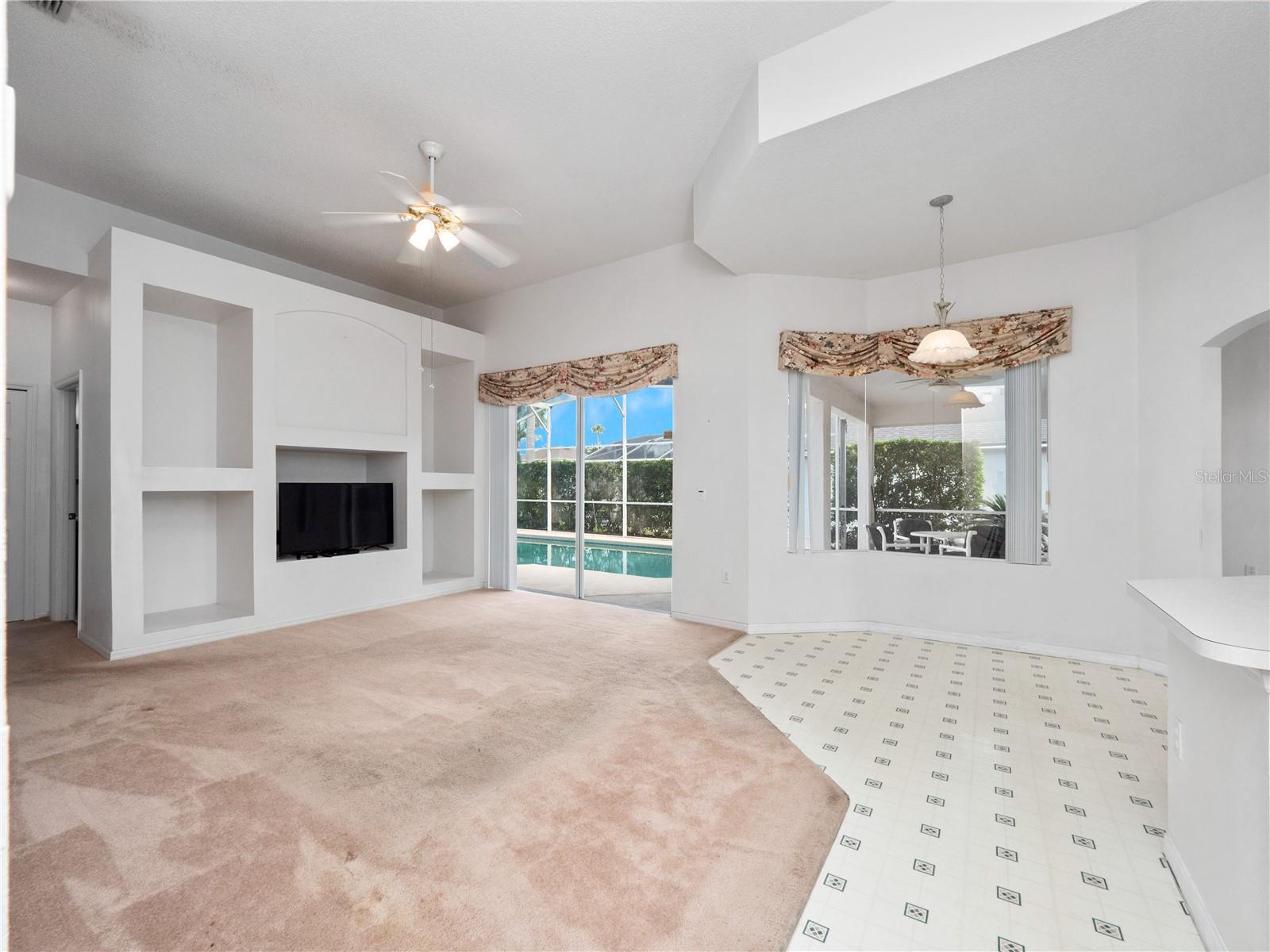 Image 3 of 39 For 448 Buckingham Circle